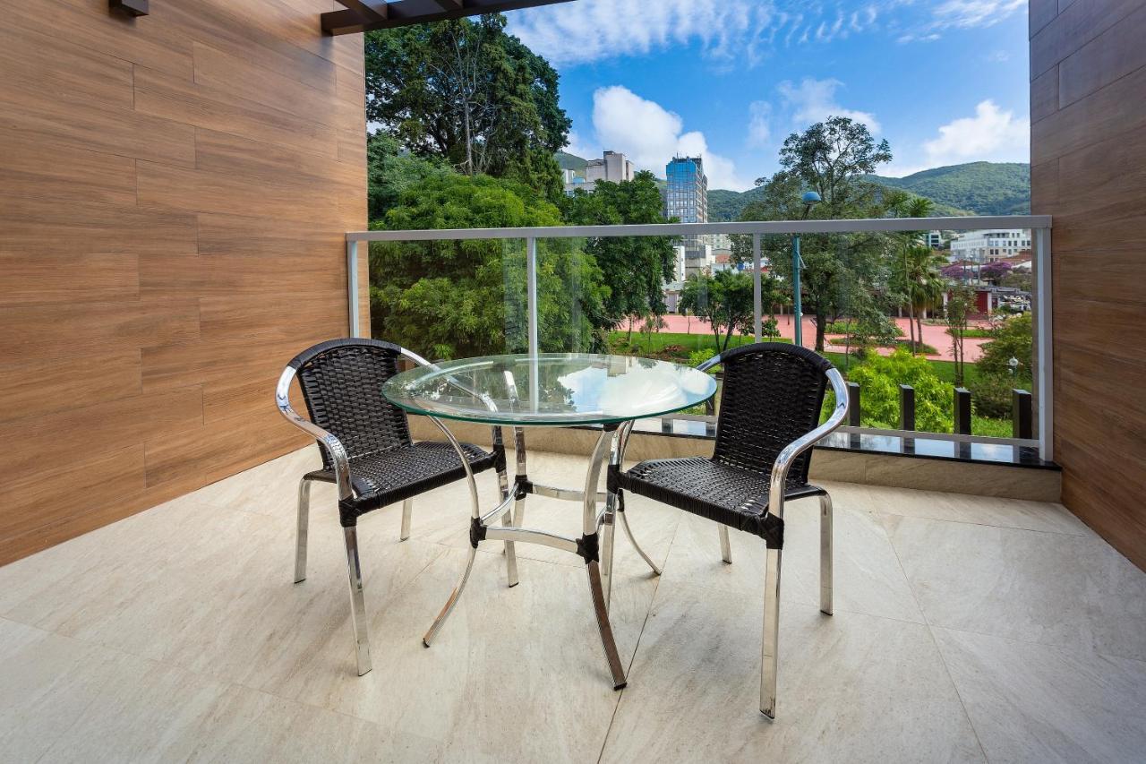 Hotel Villa Fiori Poços de Caldas Extérieur photo